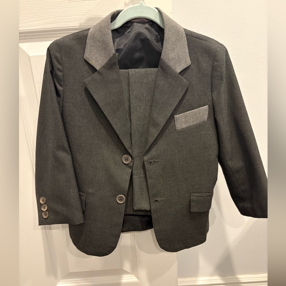 Boys Gray Suit BW Chic Size 4 Made in Portugal